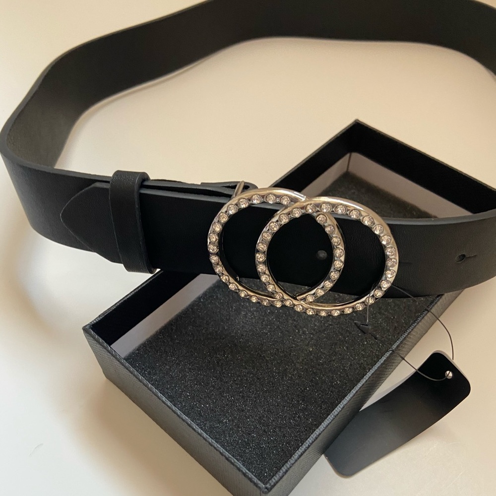 Black circular belt with stone rings